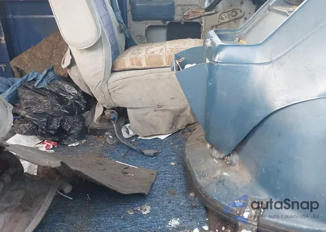 1988 Chevrolet G20 из США, поврежденный, VIN 1GCEG25H8J7113425